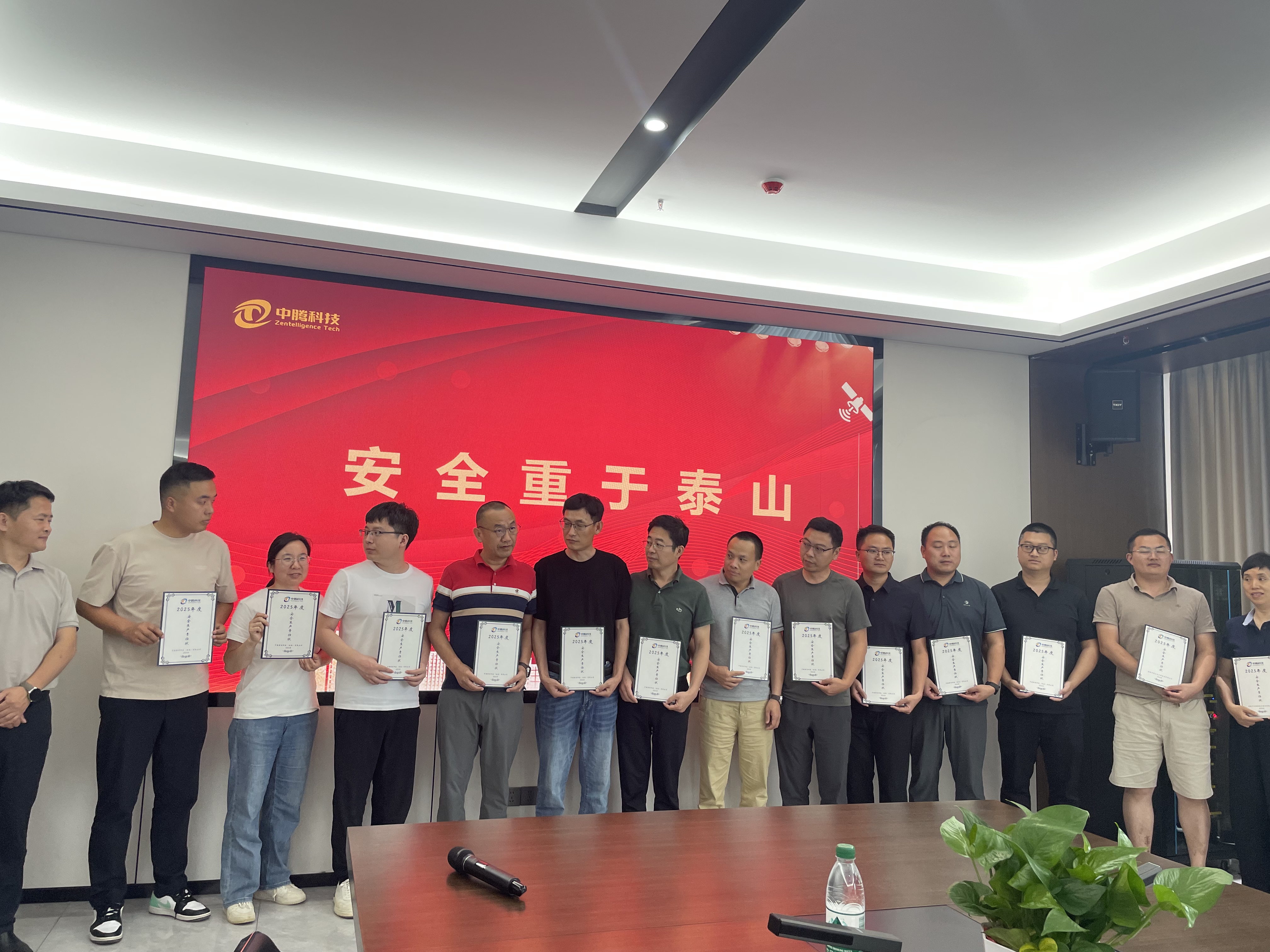 筑牢安全防線 共擔(dān)責(zé)任使命——安全生產(chǎn)責(zé)任狀簽訂儀式圓滿舉行